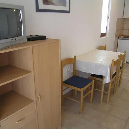 Apartments Branko * פג