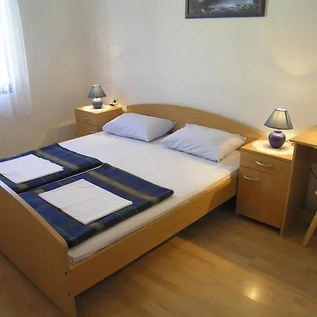 Apartments Branko * פג
